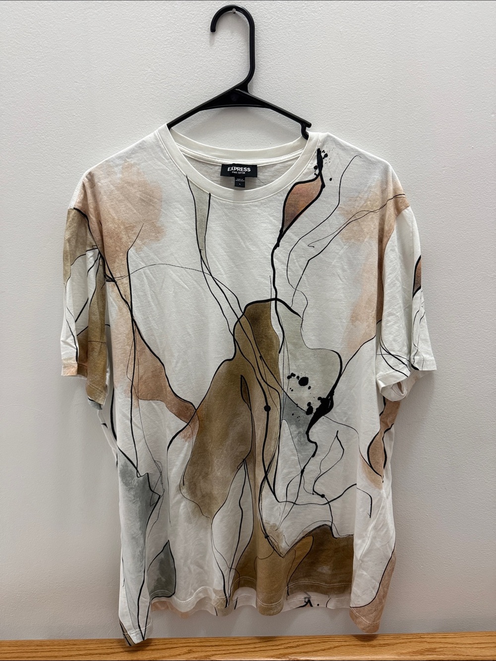 Express Men’s White Abstract Brushstroke Short Sleeve Tee